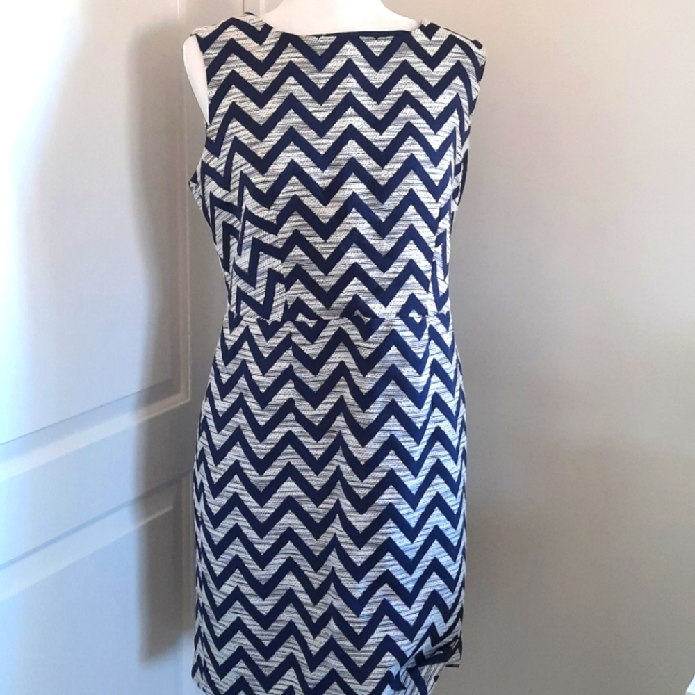 The Limited Classic Navy Blue and White Chevron Sleeveless Dress Size 10